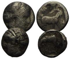 GREEK COINS KLEINASIEN, TROAS / Stadt Antandros, AR Diobol (5.-4.Jh.v.Chr.). Weibl. Kopf r. Rs.Ziegenbock r. schreitend. 1,32g. DAZU: AR Diobol, Weibl. Kopf l. Rs.Ziegenbock l. grasend. 1,00g (vgl.Thr