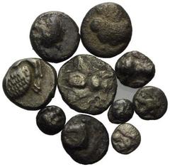 GREEK COINS KLEINASIEN, IONIEN / Stadt Milet, AR Diobol (514-479 v.Chr.). Löwenprotome r. Rs.Sternförmiges Quadratum Incusum (2x). DAZU: Ionien/Ephesos, AR Diobol. Biene. Rs.Hirschkuhköpfe einander zu