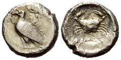 GREEK COINS ITALIEN, SIZILIEN / Stadt Akragas, AR Didrachme (500-480 v.Chr.). Adler steht l., AKPA. Rs.Krabbe im Incusum, darunter Delphin?. 7,65g. Sear 709 Var., BMC 36 Var. l.korr., ss+