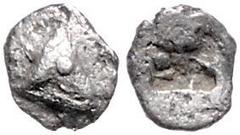 GREEK COINS KLEINASIEN, LYKIEN / Incertum, AR Tetartemorion (525-480 v.Chr.). Eberkopf r. Rs.X-förmiges, rohes incusum. 0,21g. Vgl.BMC 2; Szaivert 5288 sehr selten, s/