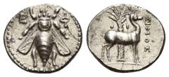 GREEK COINS KLEINASIEN, IONIEN / Stadt Ephesos, AR Drachme (202-133 v.Chr.). Biene, E-PH. Rs.Hirsch r., dahinter Palme, SIMOS. 4,12g. Sear 4387 Var.; SNG Cop.283ff Prachtexemplar, vz+