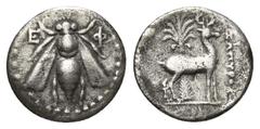GREEK COINS KLEINASIEN, IONIEN / Stadt Ephesos, AR Drachme (202-133 v.Chr.). Biene, E-PH. Rs.Hirsch r., dahinter Palme., IOPYPOS. 3,92g. Sear 4387 Var.; SNG Cop.283ff