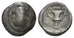 GREEK COINS GRIECHENLAND, BOEOTIEN / Stadt Thebes (Theben), AR Hemidrachme (426-395 v.Chr.). Boeotischer Schild. Rs.Kantharos zwischen OE-BH, darüber Keule. 2,33g. Sear 2385; BMC 8.76.78 f.ss/