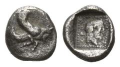 GRIECHISCHE MÜNZEN KLEINASIEN, LYKIEN. Dynasten (460-440 v.Chr.), AR Obol (Uvug, 470-440 v.Chr.). Geflügelte androkepahle Stierprotome r. Rs.Kopf r., im vertieften Perlviereck. 0,60g. ss BMC 19.16.73f