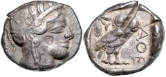 GRIECHISCHE MÜNZEN GRIECHENLAND, ATTIKA / Stadt Athen, AR Tetradrachme (455-449 v.Chr.). Kopf der Athena r., Punze. Rs.Eule mit Olivenzweig und Mondsichel im quadratum incusum. 17,21g. Rs.Prüfhieb, ss