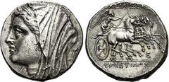 MONNAIES GRECQUES: SICILE ET CARTHAGE Hiéron II et sa Maison (274-216). Tétradrachme de  16 litrae. A/. Tête voilée à gauche de Philistis, épouse de Hiéron. R/. Quadrige au galop à droite. E au-dessou