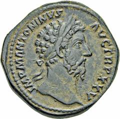 ROME ET BYZANCE ROME ET BYZANCE. EMPIRE ROMAIN. MARC AURÈLE (César 139-161 - Auguste 161-180). Sesterce, Rome. Tête laurée et barbue à droite. R/. Dans une couronne de feuillage : PRIMI/DECENS/NALES/C