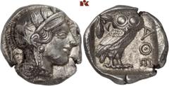 GRIECHISCHE MÜNZEN ATTICA. ATHEN. AR-Tetradrachme, um 440/420 v. Chr.; 17,19 g. Athenakopf r. mit attischem Helm//In Incusum: Eule r., dahinter Olivenzweig und Mondsichel. Flament Gruppe II. Gutes vor