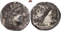 GRIECHISCHE MÜNZEN ATTICA. ATHEN. AR-Tetradrachme, um 440/420 v. Chr.; 17,17 g. Athenakopf r. mit attischem Helm//In Incusum: Eule r., dahinter Olivenzweig und Mondsichel. Flament Gruppe II. Gutes vor