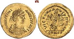 VÖLKERWANDERUNG OSTGOTEN. Athalarich, 526-534. AV-Tremissis im Namen des Iustinianus I., 527/539, Rom oder Ravenna; 1,45 g. Drapierte Büste r. mit Perldiadem//Victoria geht r. mit Kranz und Kreuz, r. 