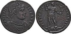 ROMAN COINS MÜNZEN DER RÖMISCHEN KAISERZEIT Jovianus, 363-364. Æ-Doppelmaiorina, Antiochia, 3. Offizin; 8,4 g. Drapierte Büste r. mit Lorbeer- und Rosettendiadem//Kaiser steht fast v. v., Kopf r., mit