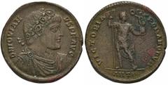 ROMAN COINS MÜNZEN DER RÖMISCHEN KAISERZEIT Jovianus, 363-364. Æ-Doppelmaiorina, Antiochia, 3. Offizin; 8,4 g. Drapierte Büste r. mit Lorbeer- und Rosettendiadem//Kaiser steht fast v. v., Kopf r., mit