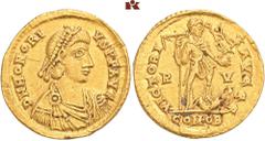 ROMAN COINS MÜNZEN DER RÖMISCHEN KAISERZEIT Honorius, 393-423. AV-Solidus, nach 408, Ravenna; 4,45 g. Drapierte Büste r. mit Perldiadem//Kaiser steht r. mit Standarte und Victoria auf Globus, Fuß auf 