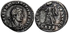 ROMAN COINS MÜNZEN DER RÖMISCHEN KAISERZEIT Valentinianus II., 375-392. AR-Siliqua, 375/378, Treveri; 2,23 g. Drapierte Büste r. mit Perldiadem//Victoria geht l. mit Kranz und Palmzweig. RIC 43. Sehr 