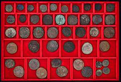 ROMAN COINS LOTS RÖMISCHER MÜNZEN Lot spätrömischer Münzen: Enthalten sind Bronzemünzen des 3. und 4. Jahrhunderts. Es finden sich Prägungen der Kaiser Diocletianus, Maximianus I. und II., Maximinus I