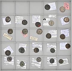 ROMAN COINS LOTS RÖMISCHER MÜNZEN Lot römischer Antoniniane: Das interessante Lot enthält 22 Antoniniane des 3. Jahrhunderts, darunter Prägungen folgender Kaiser: Philippus I., Gordian III., Traianus 
