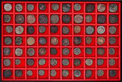 ROMAN COINS LOTS RÖMISCHER MÜNZEN Lot spätantiker Bronzemünzen: Das interessante Lot enthält überwiegend Kleinfolles der constantinischen und theodosianischen Dynastie, aber auch Stücke des Maximianus