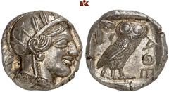 GRIECHISCHE MÜNZEN ATTICA. ATHEN. AR-Tetradrachme, um 440/420 v. Chr.; 17,21 g. Athenakopf r. mit attischem Helm//In Incusum: Eule r., dahinter Olivenzweig und Mondsichel. Flament Gruppe II. Gutes vor