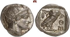 GRIECHISCHE MÜNZEN ATTICA. ATHEN. AR-Tetradrachme, um 440/420 v. Chr.; 17,23 g. Athenakopf r. mit attischem Helm//In Incusum: Eule r., dahinter Olivenzweig und Mondsichel. Flament Gruppe II. Vorzüglic