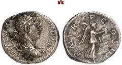 RÖMISCHE MÜNZEN MÜNZEN DER RÖMISCHEN KAISERZEIT. Hadrianus, 117-138. AR-Quinar, 120/121, Rom; 1,45 g. Drapierte Büste r. mit Lorbeerkranz//Victoria geht r. mit Kranz und Palmzweig. BMC 228; Coh. 1125;