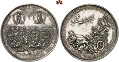 THE HOLY ROMAN EMPIRE/AUSTRIAN COINS HOLY ROMAN EMPIRE Leopold I., 1657-1705. Silbermedaille 1687, von J. J. Wolrab, auf den Sieg bei Mohacs über die Türken. Darstellung der Reiterschlacht, oben zu de