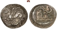 DIE SAMMLUNG DR. KAYA SAYAR, TEIL I - LYKIEN, PAMPHYLIEN UND KILIKIEN LYCIA. Dynastische Prägungen. Kuprilli AR-Stater, 470/440 v. Chr., Limyra (?); 9,63 g. Auf erhabenem Quadrat: Pegasos fliegt l., d