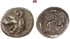 DIE SAMMLUNG DR. KAYA SAYAR, TEIL I - LYKIEN, PAMPHYLIEN UND KILIKIEN LYCIA. Dynastische Prägungen. Trbbenimi AR-Tetrobol, um 390/370 v. Chr., Limyra; 2,86 g. Löwenkopf l.//In Incusum: Perlquadrat, da