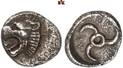 DIE SAMMLUNG DR. KAYA SAYAR, TEIL I - LYKIEN, PAMPHYLIEN UND KILIKIEN LYCIA. Dynastische Prägungen. Trbbenimi AR-Tetrobol, um 390/370 v. Chr., Wedrei; 3,01 g. Löwenkopf l., im Feld T//In rundem Incusu
