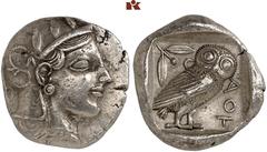 MÜNZEN DER ANTIKEN WELT AUS DIVERSEM BESITZ GRIECHISCHE MÜNZEN. ATTICA. ATHEN. AR-Tetradrachme, um 450 v. Chr.; 17,12 g. Athenakopf r. mit attischem Helm//In Incusum: Eule r., dahinter Olivenzweig. Fl