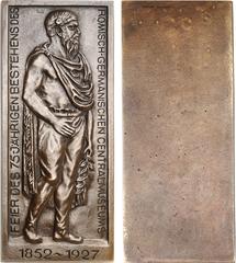 GERMAN COINS AND MEDALS MAINZ STADT Einseitige Bronzegußplakette 1927, von M. J. Rückert, auf die Feier zum 75jährigen Bestehen des Römisch-Germanischen Zentralmuseums. Römer steht nach r. mit Toga un