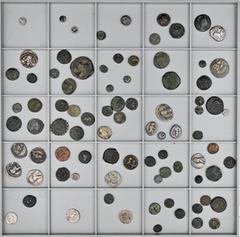 GREEK COINS LOTS GRIECHISCHER MÜNZEN Lot meist griechischer Münzen: Das interessante Lot enthält Silber- und Bronzemünzen aus verschiedenen Regionen, darunter auch Obole aus Kilikien, eine Drachme aus