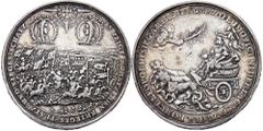THE HOLY ROMAN EMPIRE/AUSTRIAN COINS HOLY ROMAN EMPIRE Leopold I., 1657-1705. Silbermedaille 1687, von J. J. Wolrab, auf den Sieg bei Mohacs über die Türken. Darstellung der Reiterschlacht, oben zu de