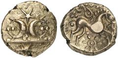 KELTISCHE MÜNZEN BRITANNIA ICENI. AV-Stater, 45/40 v. Chr.; 5,32 g. Zwei Mondsicheln, darüber und darunter Stern//Pferd r., darunter Sonne. Rudd, Ancient British Coins 1450; van Arsdell 620­4. R Gutes