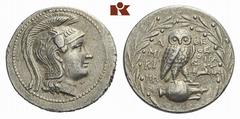 ATTICA ATHEN. AR-Tetradrachme, 137/136 v. Chr.; 16.87 g. Athenakopf r. mit attischem Helm//In Kranz: Eule auf Amphore v. v., r. Nike in Quadriga r. Thompson 316. Attraktives, sehr schönes Exemplar Die