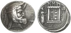 TETRADRACHMEN DES HELLENISMUS DIE SAMMLUNG DIETER GRUNOW, BERLIN GRIECHEN PERSIS Vahborz (Oborzas), ca. 200-150 v. Chr. AR-Tetradrachme; 16,73 g. Kopf r. mit Kyrbasia//Feuertempel, l. steht Herrscher 