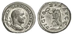 RÖMISCHE MÜNZEN MÜNZEN DER RÖMISCHEN KAISERZEIT Gordianus II. Africanus, 238. AR-Denar, Rom; 3,13 g. Drapierte Büste r. mit Lorbeerkranz// Victoria geht l. mit Kranz und Palmzweig. BMC 28; Coh. 12; RI