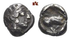 ATTICA ATHEN. AR-Drachme, um 454/404 v. Chr.; 4.25 g. Athenakopf r. mit attischem Helm//In Incusum: Eule r., dahinter Olivenzweig. SNG München vergl. 60 ff. R Feine Patina, fast sehr schön Erworben im