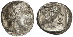GRIECHISCHE MÜNZEN ATTICA ATHEN. AR-Tetradrachme, um 460/450 v. Chr.; 18,08 g. Athenakopf r. mit attischem Helm//In Incusum: Eule r., dahinter Olivenzweig. Starr Gruppe IV. Selten in dieser Erhaltung.