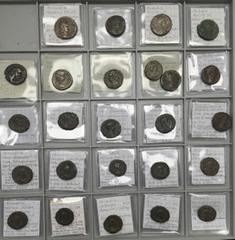 RÖMISCHE MÜNZEN LOTS RÖMISCHER MÜNZEN Sammlung Alexandriner: Die Sammlung enthält 54 Tetradrachmen der römischen Kaiserzeit, von Tiberius bis zur Tetrarchie. Enthalten sind u. a. Prägungen von Tiberiu