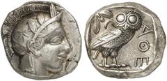 GRIECHISCHE MÜNZEN ATTICA ATHEN AR-Tetradrachme, um 440/420 v. Chr.; 17,18 g. Athenakopf r. mit attischem Helm//In Incusum: Eule r., dahinter Olivenzweig und Mondsichel. Flament Gruppe II. Attraktives
