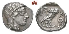 GRIECHISCHE MÜNZEN ATTICA ATHEN. AR-Tetradrachme, um 440/420 v. Chr.; 17,19 g. Athenakopf r. mit attischem Helm//In Incusum: Eule r., dahinter Olivenzweig und Mondsichel. Flament Gruppe II. Feine Pati