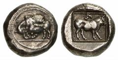 GRIECHISCHE MÜNZEN (GREEK COINS) LYCIA LYCIA Kherei, 410-390 v. Chr. AR-Stater, um 400 v. Chr.; 8.91 g. Löwe r. schlägt Stier l.//Stier steht r., darüber Triskelis. Hurter, A New Lycian Coin Type: Khe
