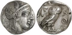 GRIECHISCHE MÜNZEN ATTICA. ATHEN. AR-Tetradrachme, um 440/420 v. Chr.; 17,11 g. Athenakopf r. mit attischem Helm//In Incusum: Eule r., dahinter Olivenzweig und Mondsichel. Flament Gruppe II. Sehr schö