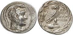 GRIECHISCHE MÜNZEN ATTICA. ATHEN. AR-Tetradrachme, Elaphebolion (= März/April) 135 v. Chr.; 16,89 g. Athenakopf r. mit attischem Helm// In Kranz: Eule auf Amphore mit I v. v., l. Keule, Löwenfell und 