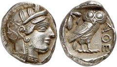 GRIECHISCHE MÜNZEN ATTICA. ATHEN. AR-Tetradrachme, um 440/420 v. Chr.; 17,14 g. Athenakopf r. mit attischem Helm//In Incusum: Eule r., dahinter Olivenzweig und Mondsichel. Flament Gruppe II. Hervorrag