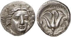 GRIECHISCHE MÜNZEN CARIA. RHODOS. AR-Tetradrachme, 404/385 v. Chr.; 15,21 g. Helioskopf fast v. v.//Rose, l. Φ, r. Efeublatt und Beeren. Ashton u. a., The Hecatomnus Hoard (Appendix) 89 (dies Exemplar