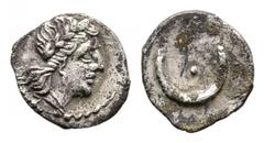 GRIECHISCHE MÜNZEN HISPANIA UNBESTIMMTE MÜNZSTÄTTE. AR-Tetartemorion, spätes 3. Jahrhundert v. Chr.; 0,39 g. Apollokopf r. mit Lorbeerkranz//Halbmond, darin Kugel. Villaronga/Benages -, vergl. 529 ff.