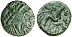 KELTISCHE MÜNZEN BRITANNIA. REGINI UND ATREBATES. REGINI/ATREBATES. Æ-Bronze, Typ „Selsey Two-Faced", um 60/50 v. Chr.; 2,72 g. Lorbeerkranz und zwei abstrahierte Gesichter//Pferd n. r. mit dreigeteil