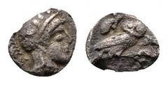 GRIECHISCHE MÜNZEN ATTICA ATHEN. AR-Hemiobol, 454/404 v. Chr.; 0,23 g. Athenakopf r. mit attischem Helm//In Incusum: Eule r., dahinter Olivenzweig. SNG München 83 ff. Feine Tönung, kl. Randausbruch, s