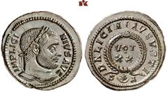 RÖMISCHE MÜNZEN MÜNZEN DER RÖMISCHEN KAISERZEIT. Licinius I., 308-324. Æ-Follis, 321, Arelate, 2. Offizin; 3,62 g. Kopf r. mit Lorbeerkranz//In Kranz: VOT/XX. Dazu: Æ-Follis, 313/315, Cyzicus, 6. Offi